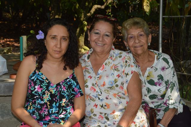 Jenny Manzano, Nancy Ramírez,  y Omaita Ramírez.